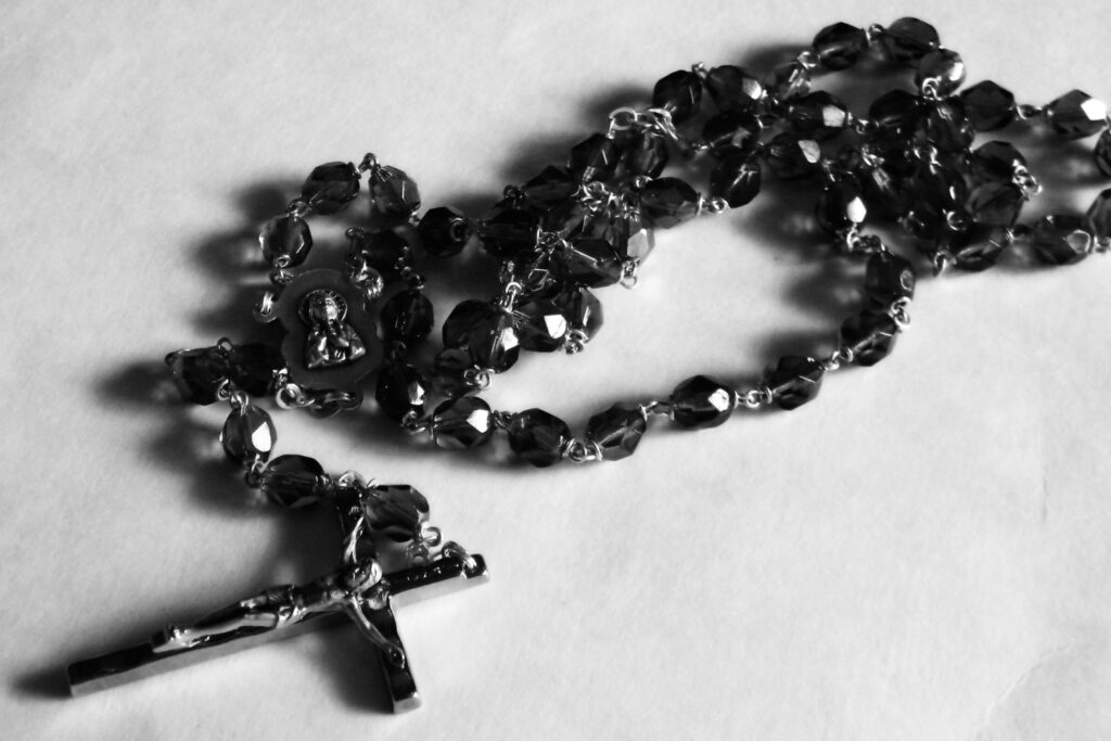 Cómo rezar el rosario mexicano